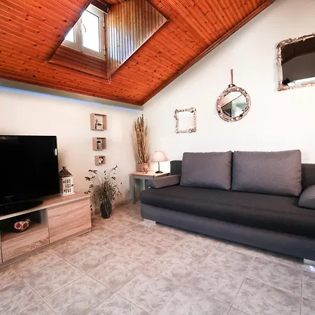 Nona's House 3bd With A Garden In The Center By Mana Gers