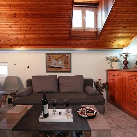 Apartament Nona's House 3bd With A Garden In The Center By Mana Gers *