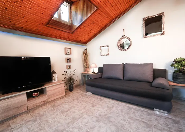 Nona's House 3bd With A Garden In The Center By Mana Gers