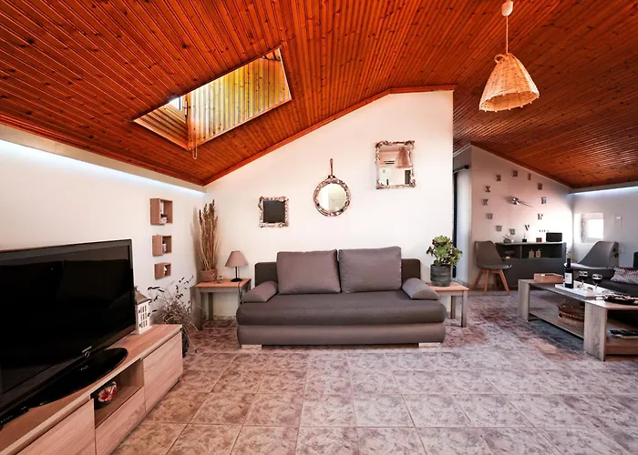Nona's House 3bd With A Garden In The Center By Mana Gers