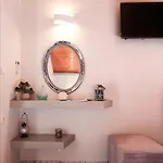 شقة Nona's House 3bd With A Garden In The Center By Mana Gers مدينة زاكينثوس