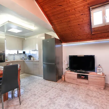 Apartment Nona's House 3bd With A Garden In The Center By Mana Gers Zakynthos