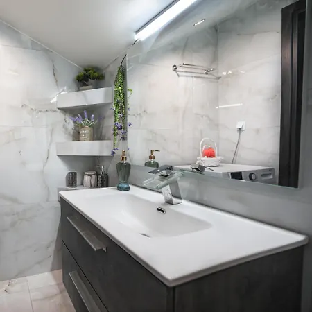 Nona's House 3bd With A Garden In The Center By Mana Gers Appartement
