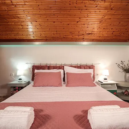 Nona's House 3bd With A Garden In The Center By Mana Gers مدينة زاكينثوس